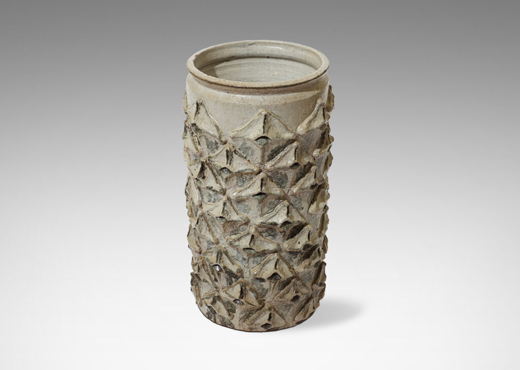 Gallery BAC cylindrical vase having a relief pattern of quatrefoil elements