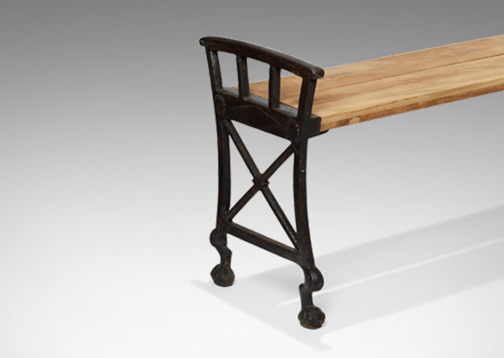 Gallery BAC bench with lion paw feet on springing legs