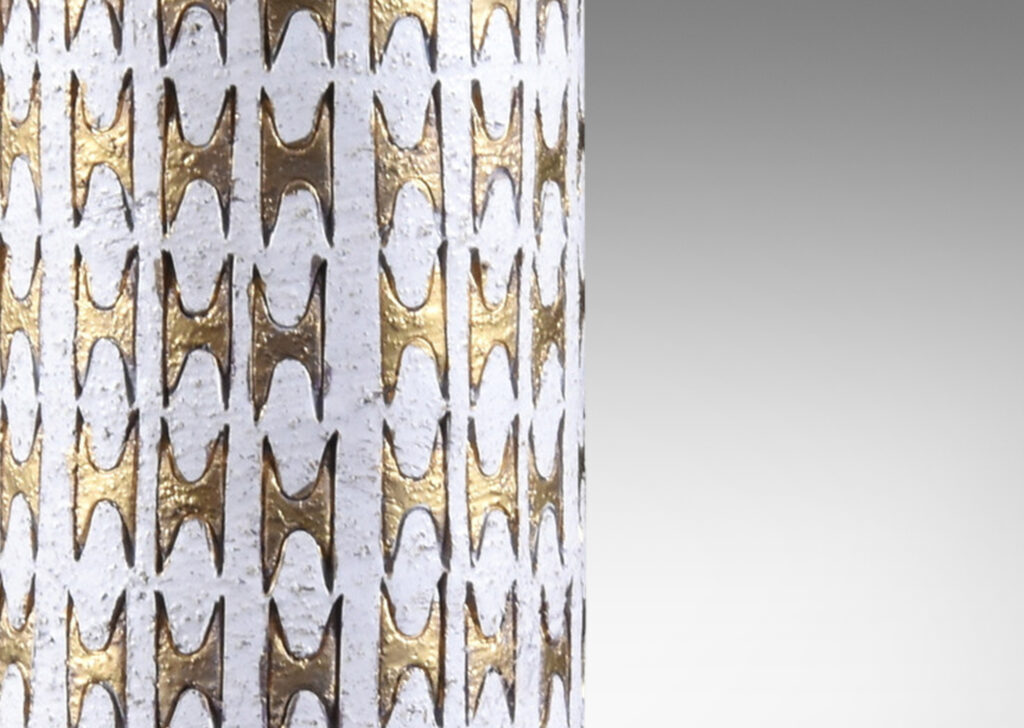 Gallery BAC columnar forms with carved design in white and gold