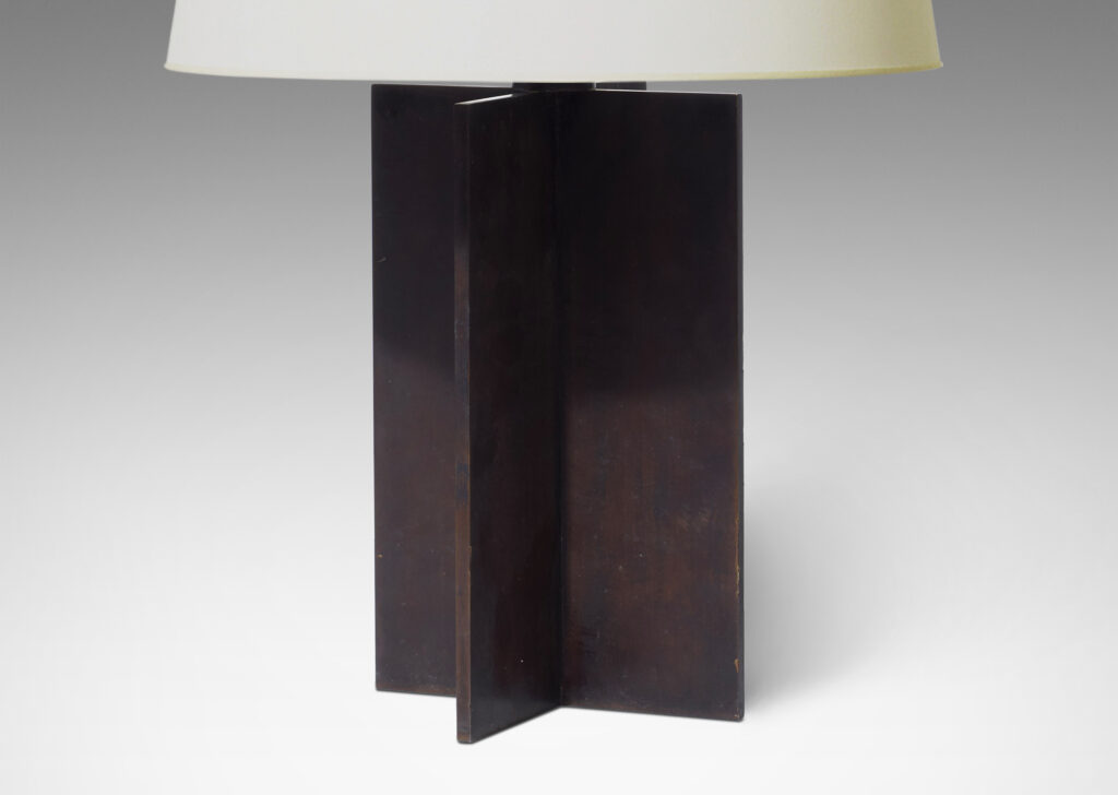 Gallery BAC “Crosspiece” table lamps in cast and patinated brass