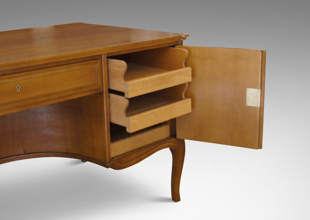 Gallery BAC rounded kneehole desk