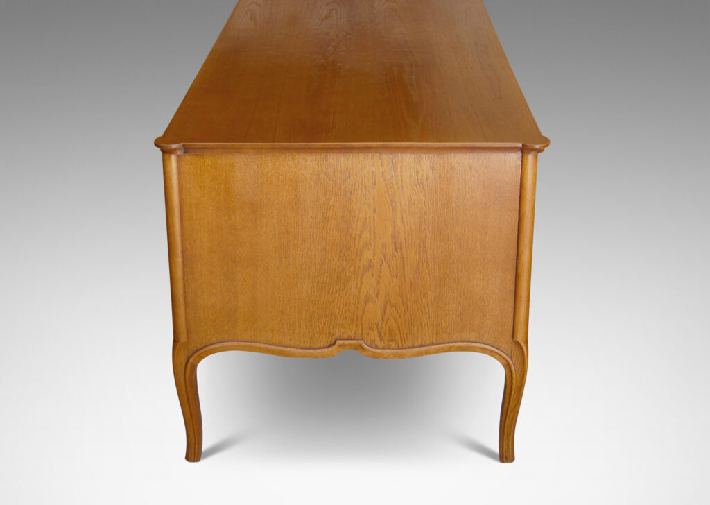 Gallery BAC rounded kneehole desk