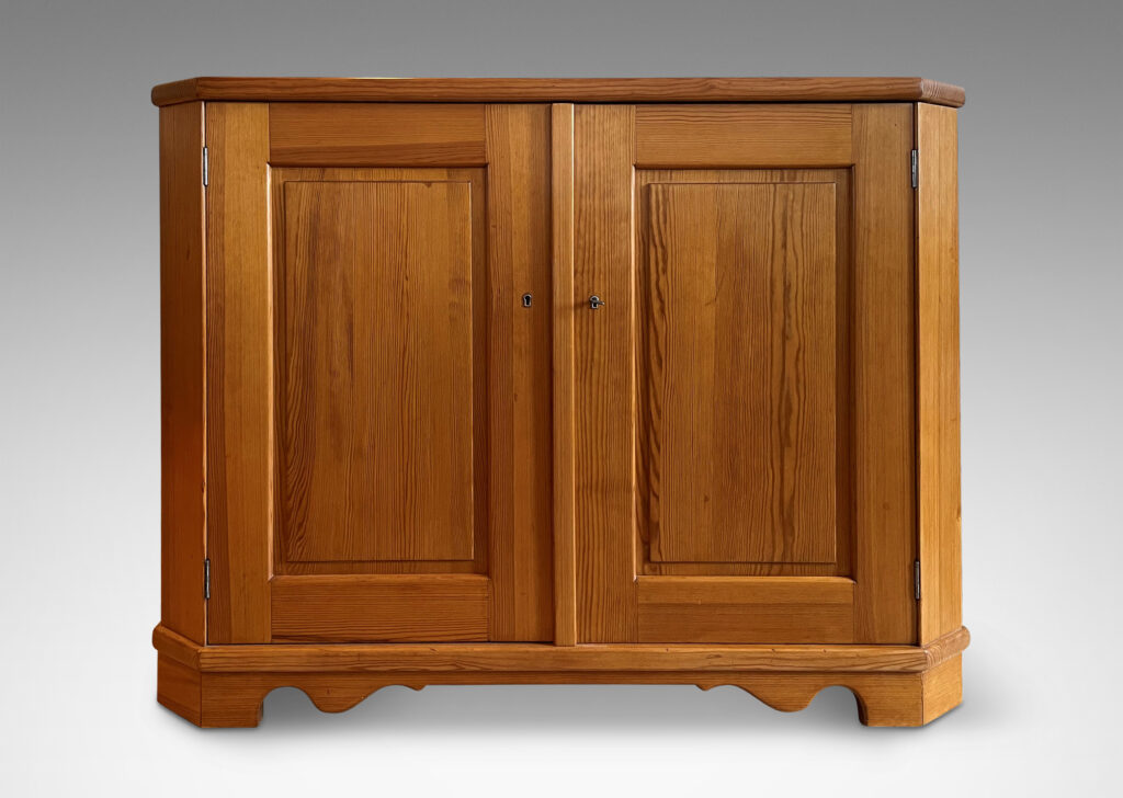 Gallery BAC cabinet - sideboard designed by Axel Einar Hjorth