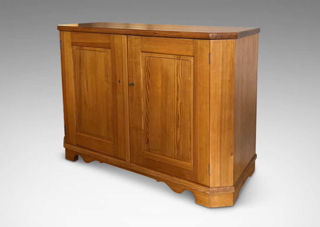 Gallery BAC cabinet - sideboard designed by Axel Einar Hjorth