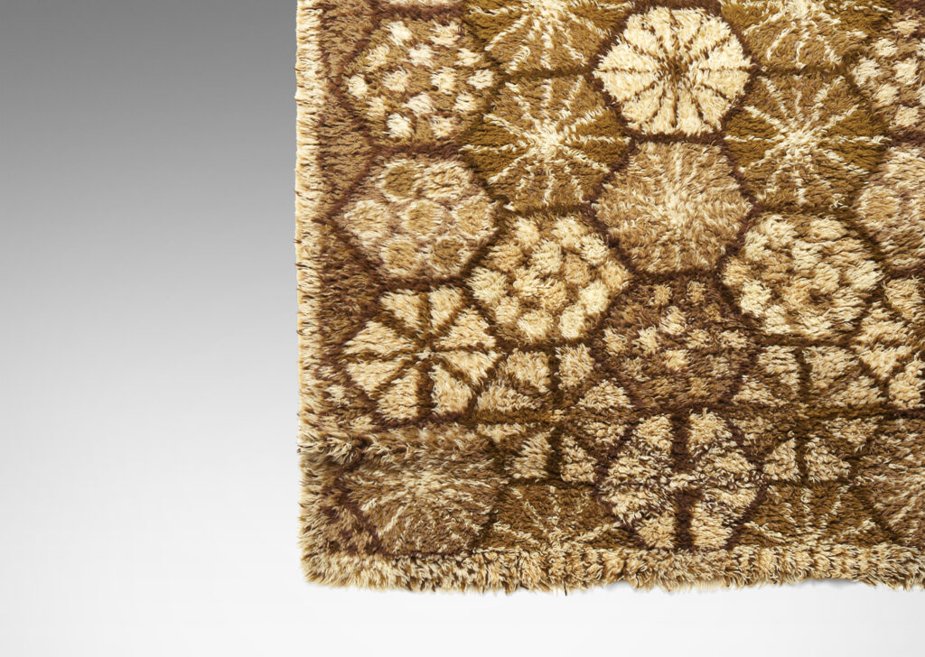 Gallery BAC “Stjärnor” (“Stars”) wool rya carpet in ivories and browns