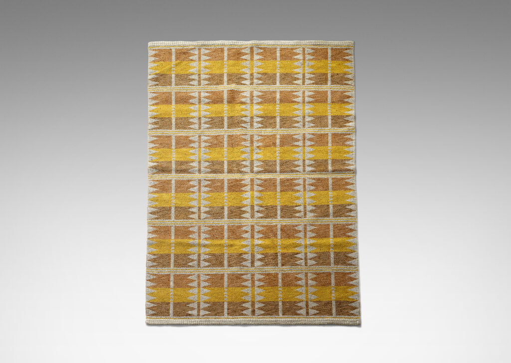 Gallery BAC eversible flat-woven carpet with horizontal stripes in alternating honey hues