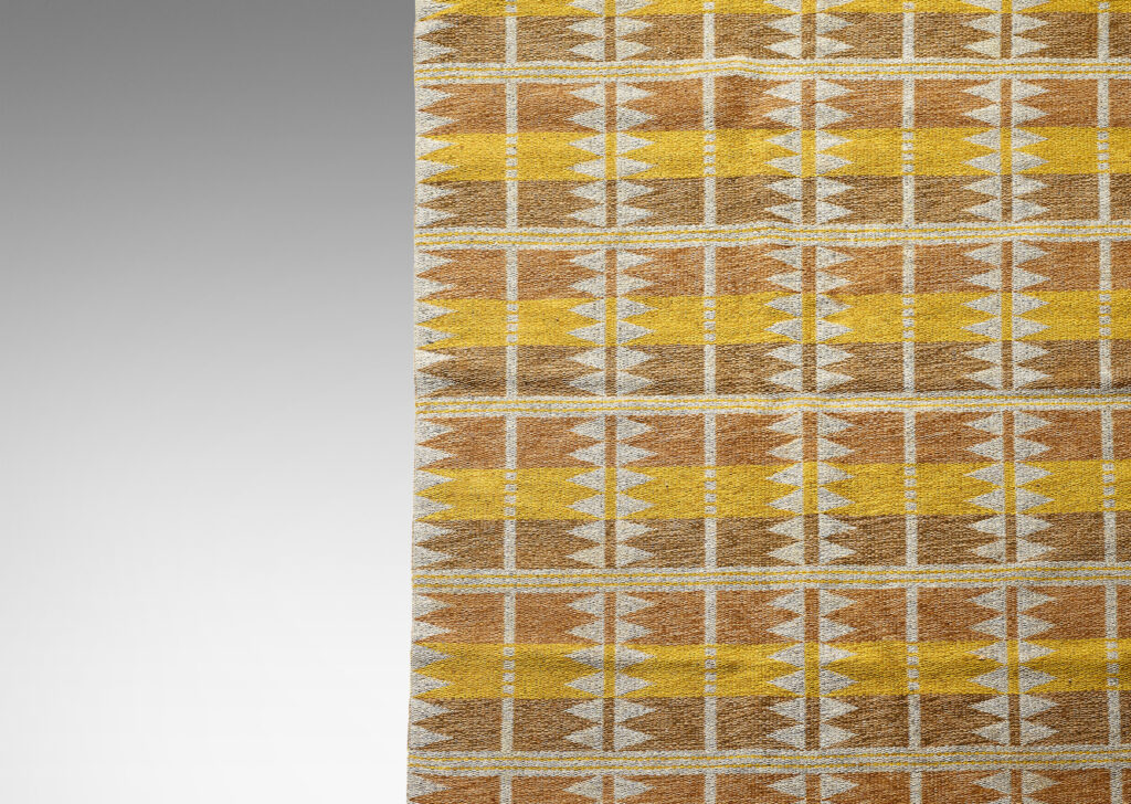 Gallery BAC eversible flat-woven carpet with horizontal stripes in alternating honey hues