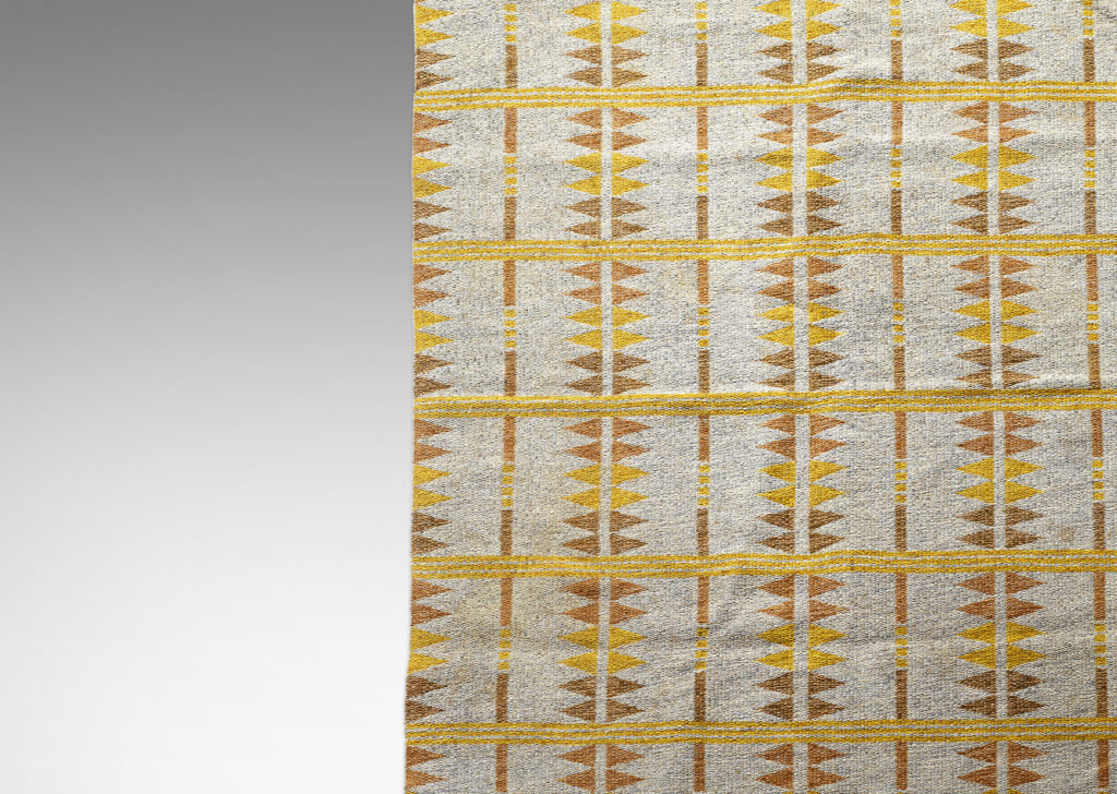 Gallery BAC eversible flat-woven carpet with horizontal stripes in alternating honey hues