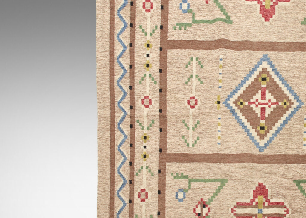 Gallery BAC olk motifs in green, red, yellow and blue on a background of marled pink, gray and cream yarns