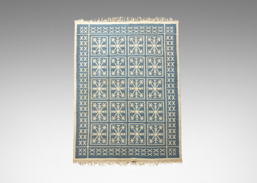 Gallery BAC Reversible pile carpet with gridded snowflake pattern in light blue and ivory