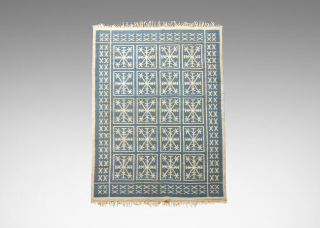 Gallery BAC Reversible pile carpet with gridded snowflake pattern in light blue and ivory