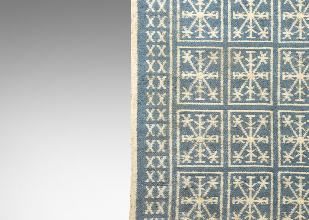 Gallery BAC Reversible pile carpet with gridded snowflake pattern in light blue and ivory