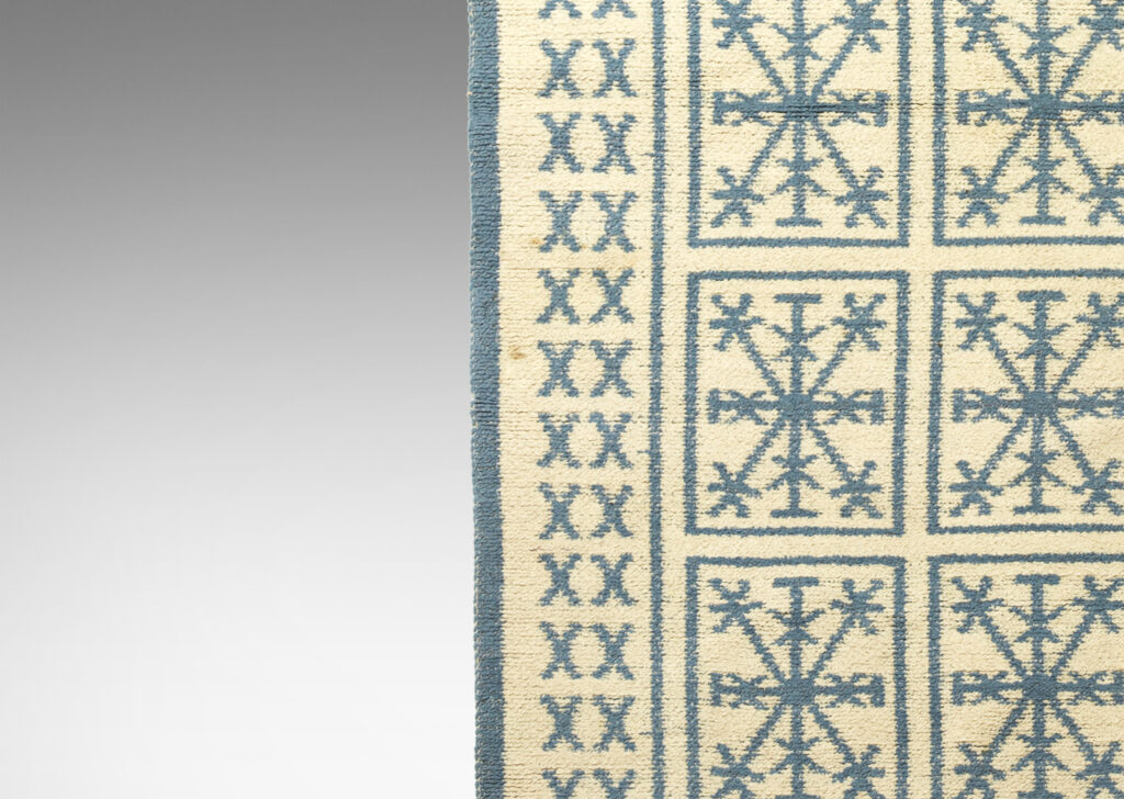 Gallery BAC Reversible pile carpet with gridded snowflake pattern in light blue and ivory