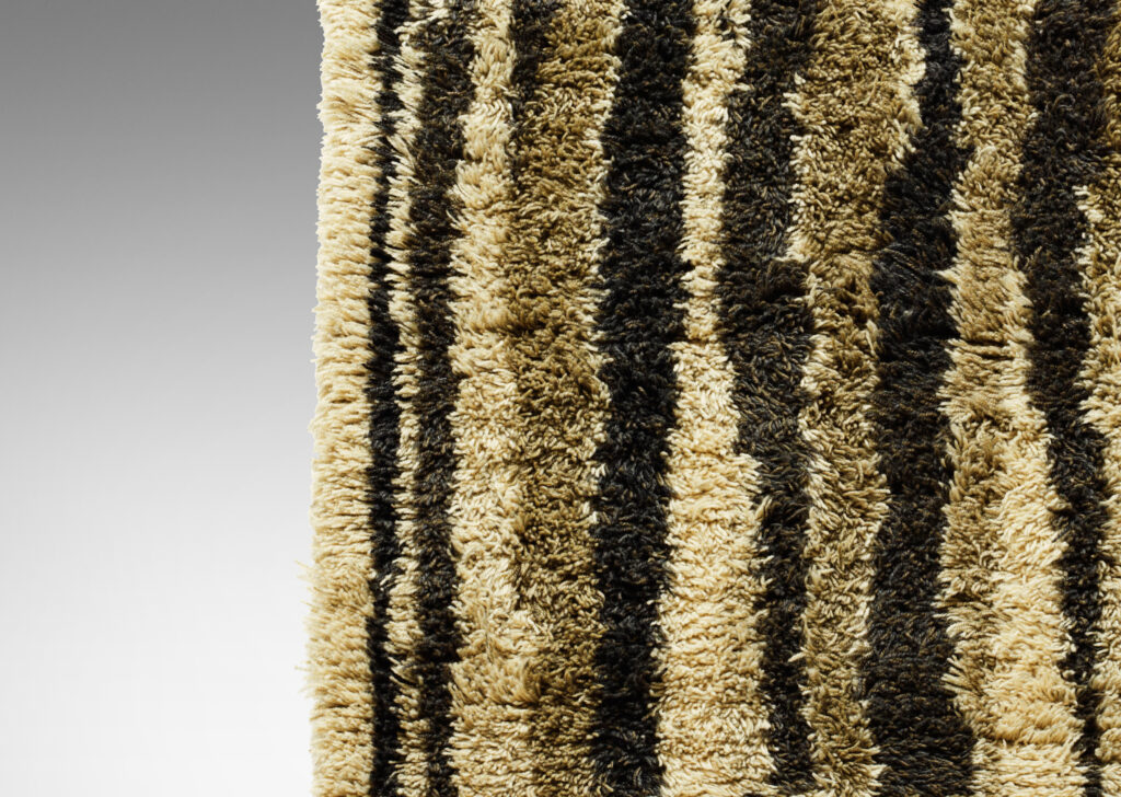 Gallery BAC Rya carpet with pattern of irregular stripes