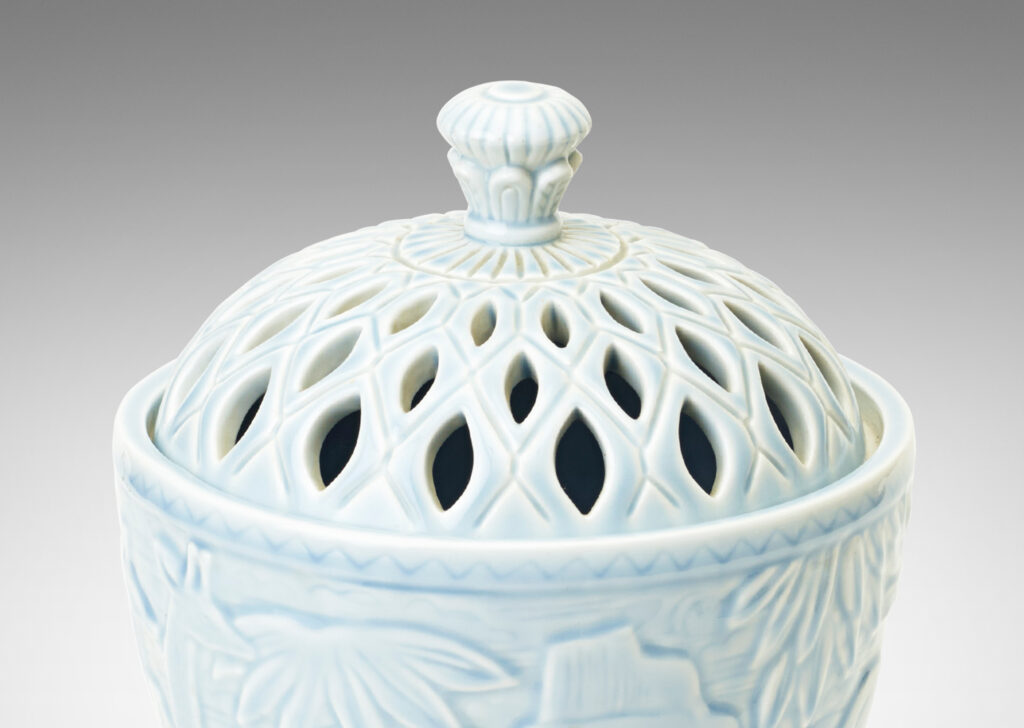 Gallery BAC Urn with perforated lid with relief depicting African savanna fauna and flora