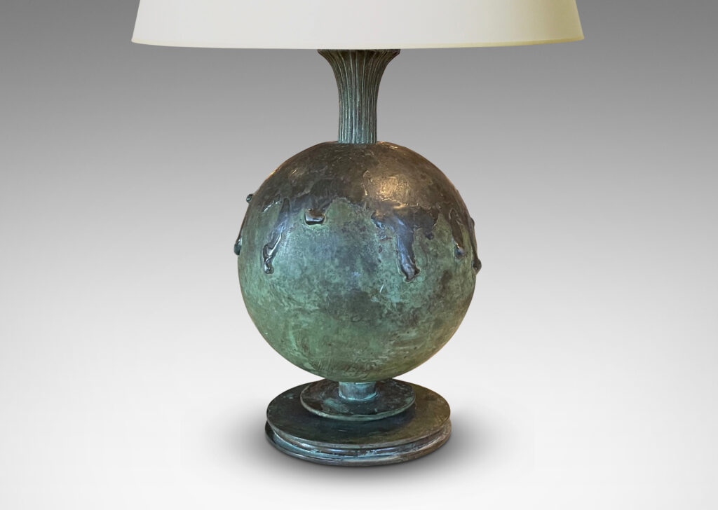 Gallery BAC spherical form with a dripping pattern in relief flowing from its top, with a reeded stand above and a floating disk and disk base below