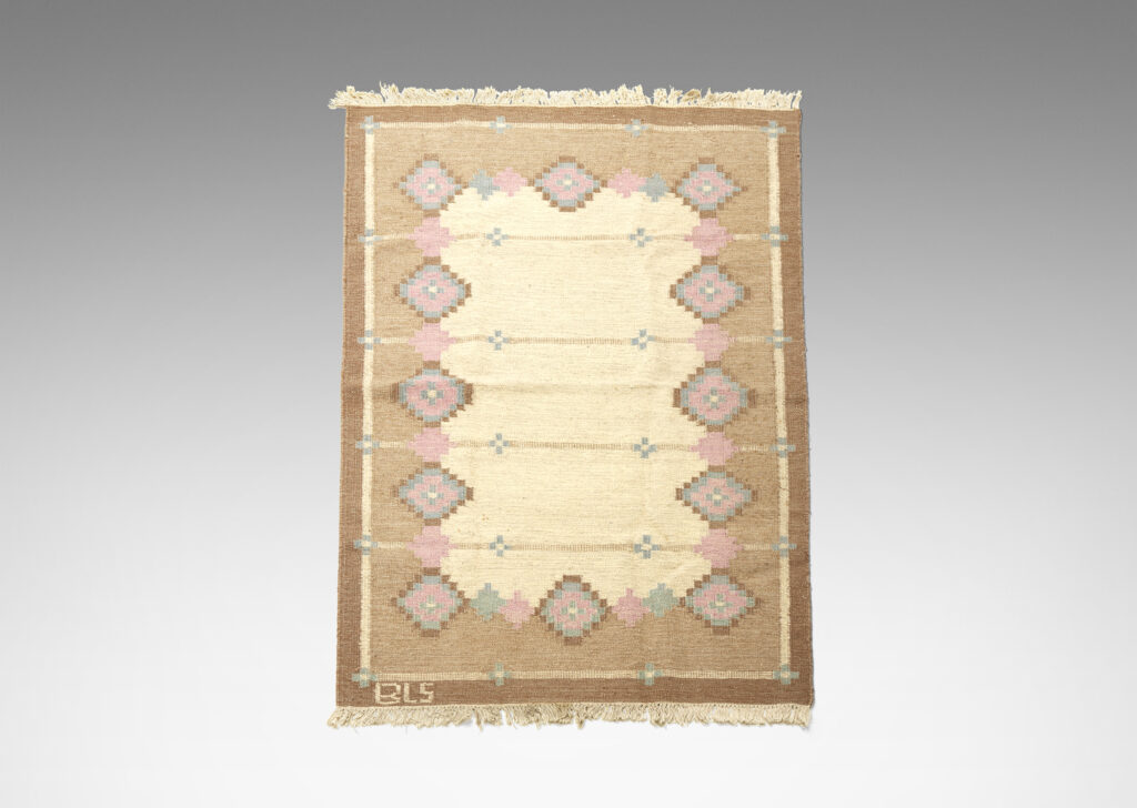 Gallery BAC double-sided pile with a camel brown field and red Greek meander border