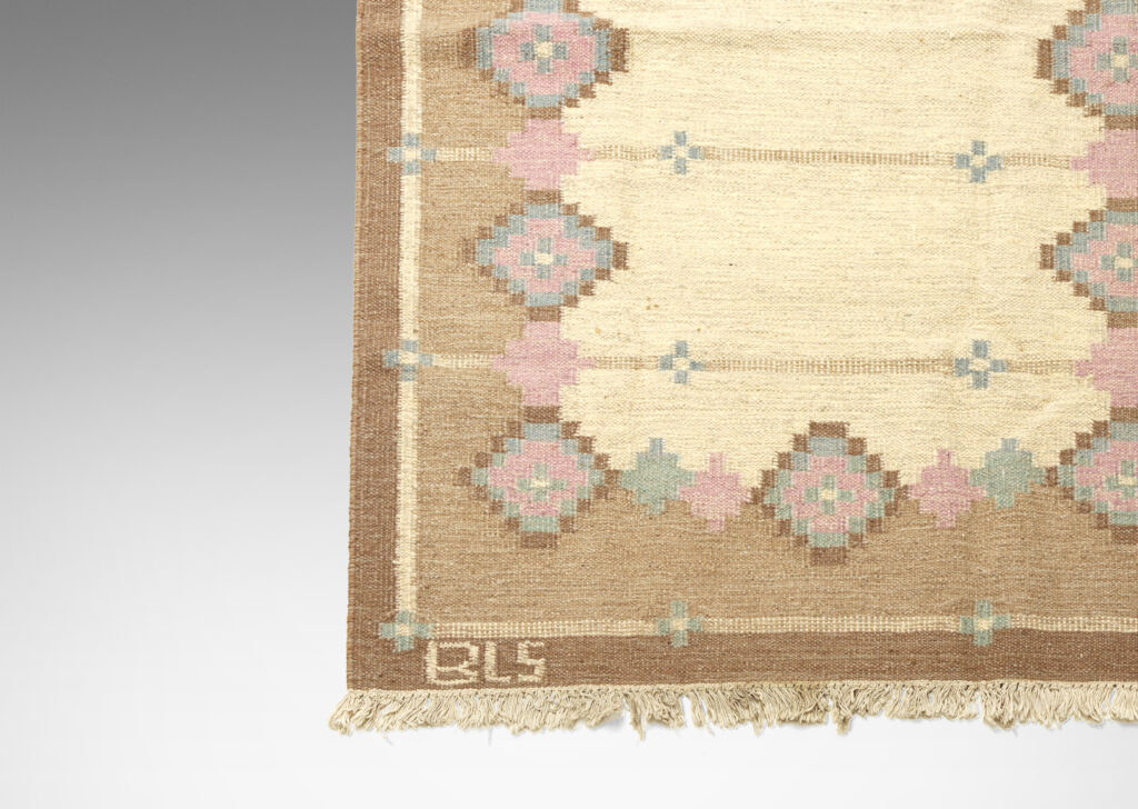 Gallery BAC double-sided pile with a camel brown field and red Greek meander border