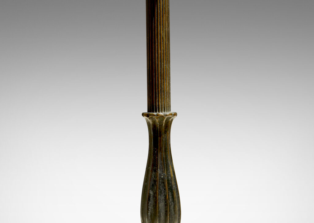 Gallery BAC able lamps with organic botanical ornamentation, having reeded stands on radially fluted disk bases