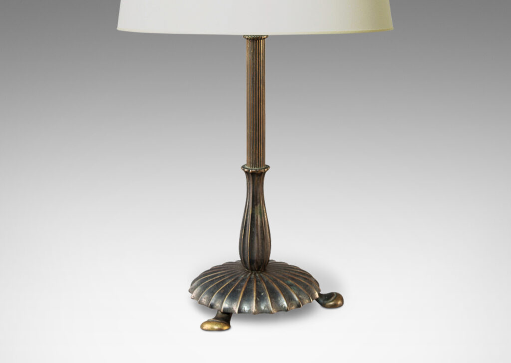 Gallery BAC able lamps with organic botanical ornamentation, having reeded stands on radially fluted disk bases