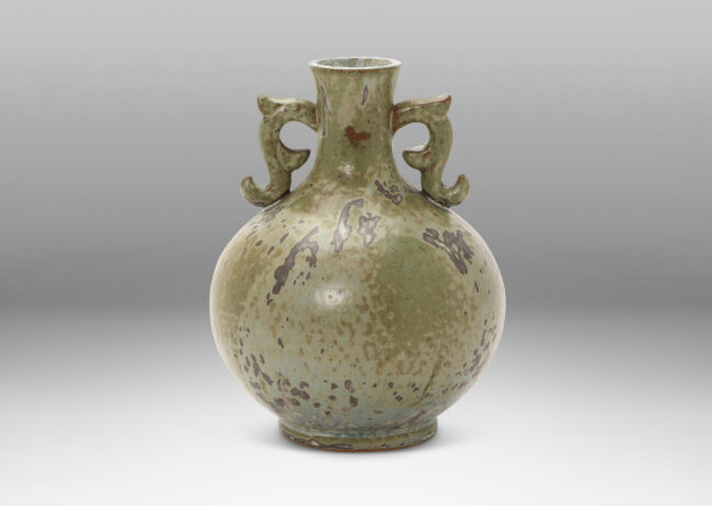 Gallery BAC Chinese globe style vase form with bracket handles