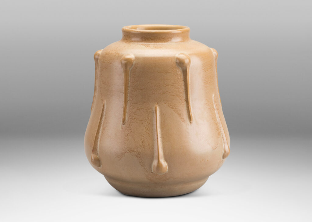 Gallery BAC gourd-like form with alternating nodes, in a subtly frothy sandy tones