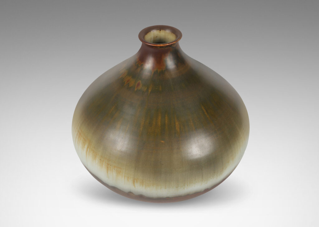 Gallery BAC organically modeled bulbous form in pale gray, raw umber and brown