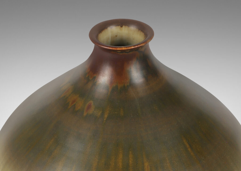 Gallery BAC organically modeled bulbous form in pale gray, raw umber and brown