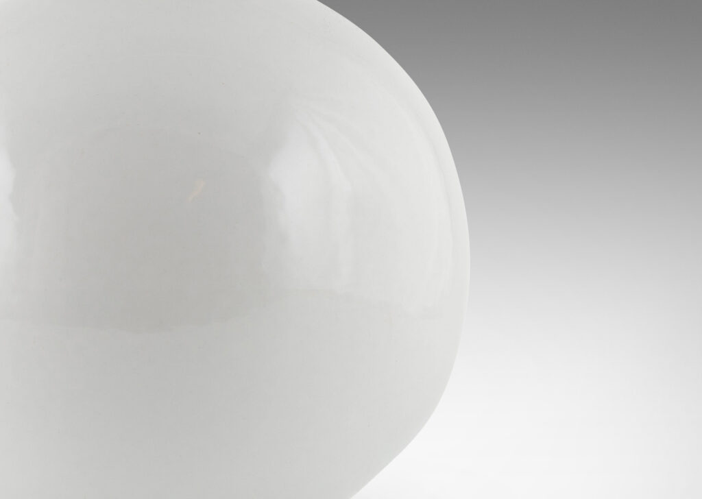 Gallery BAC spherical form with sprouting top in gloss white