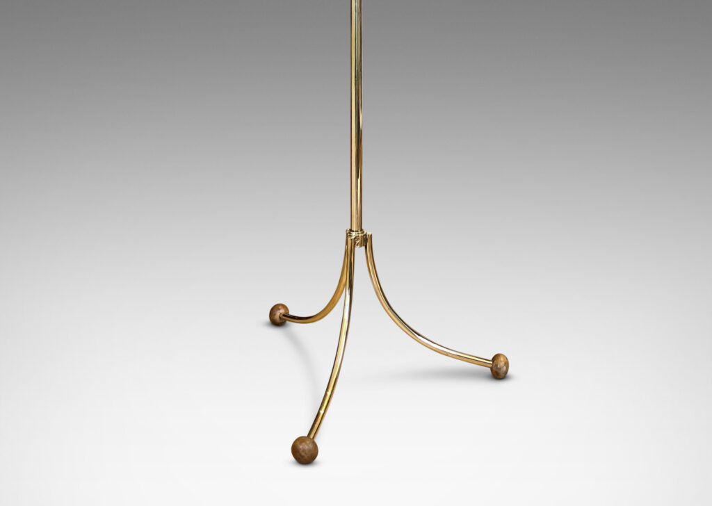 Gallery BAC telescoping stand that adjusts in height on three springing legs with ball feet