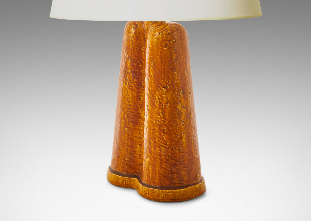 Gallery BAC double parabolic form in textured chamotte with a golden glaze