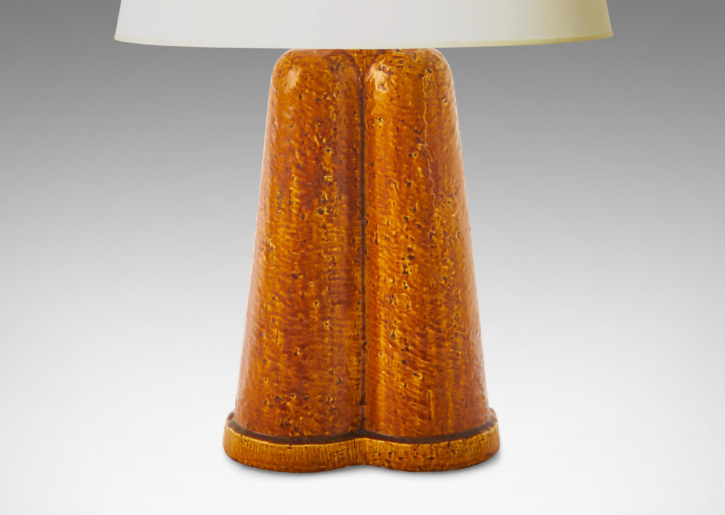 Gallery BAC double parabolic form in textured chamotte with a golden glaze