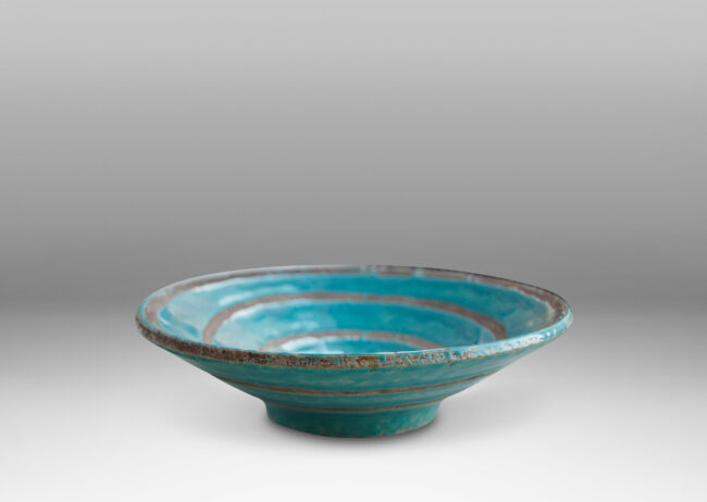 Gallery BAC shallow volume with angled sides on a reveal foot, crafted in earthenware with a gray tint partially glazed in a shiny turquoise