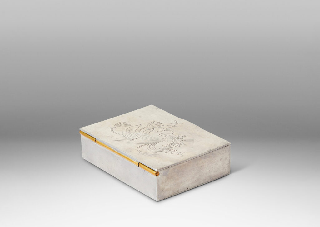 Gallery BAC rectangular form with hinged lid and engraved flora and rocaille design