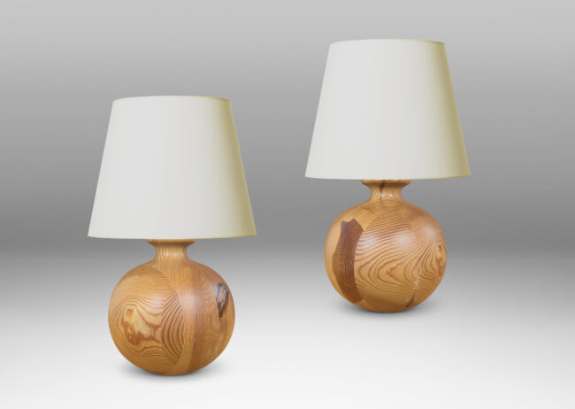 Gallery BAC having spherical forms with sprouting necks; solid pine