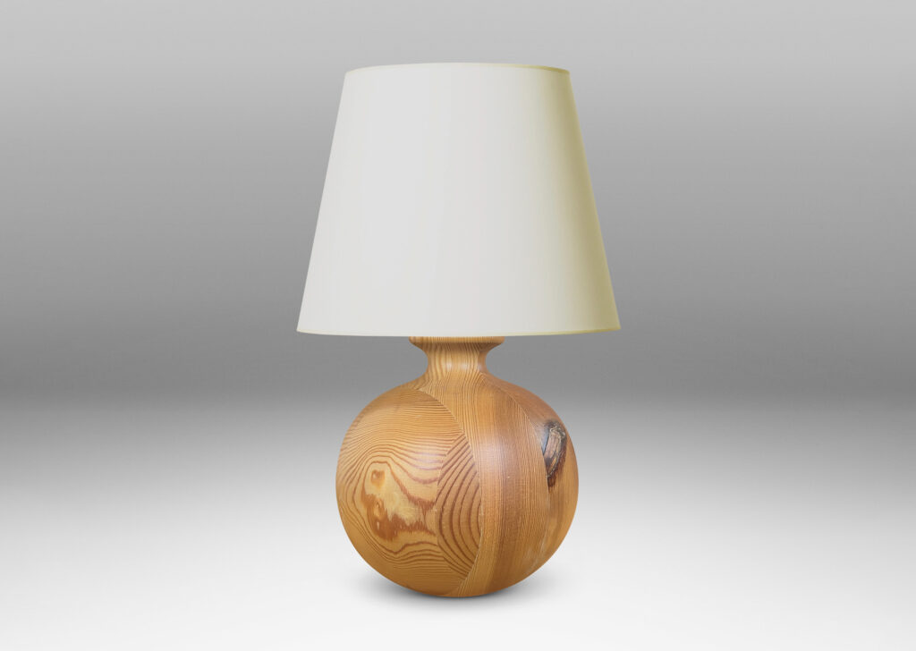 Gallery BAC having spherical forms with sprouting necks; solid pine