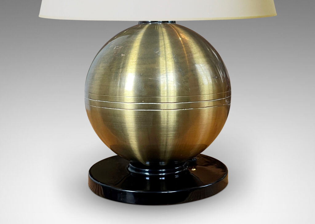 Gallery BAC globe form in brass with disk base