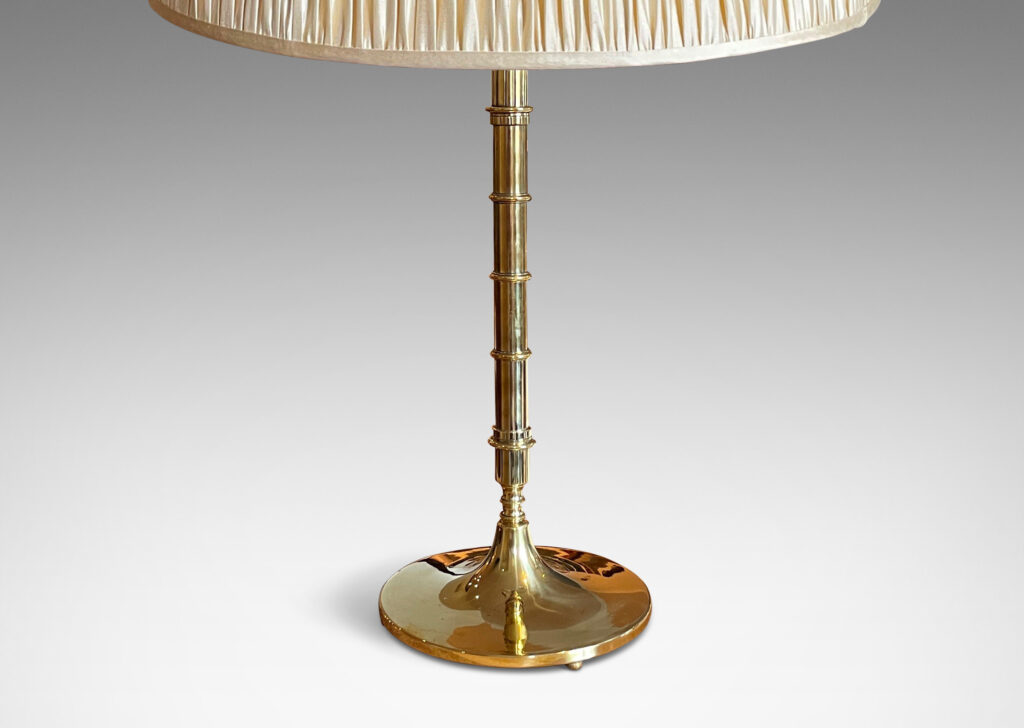 Gallery BAC slender brass stand with bamboo-like decorative rings, two horizontal sockets, and a finial that serves as the switch