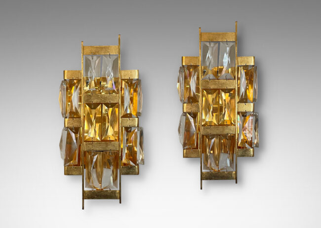 Gallery BAC rectilinear frame in brushed gilded metal with faceted tiedri cut crystals