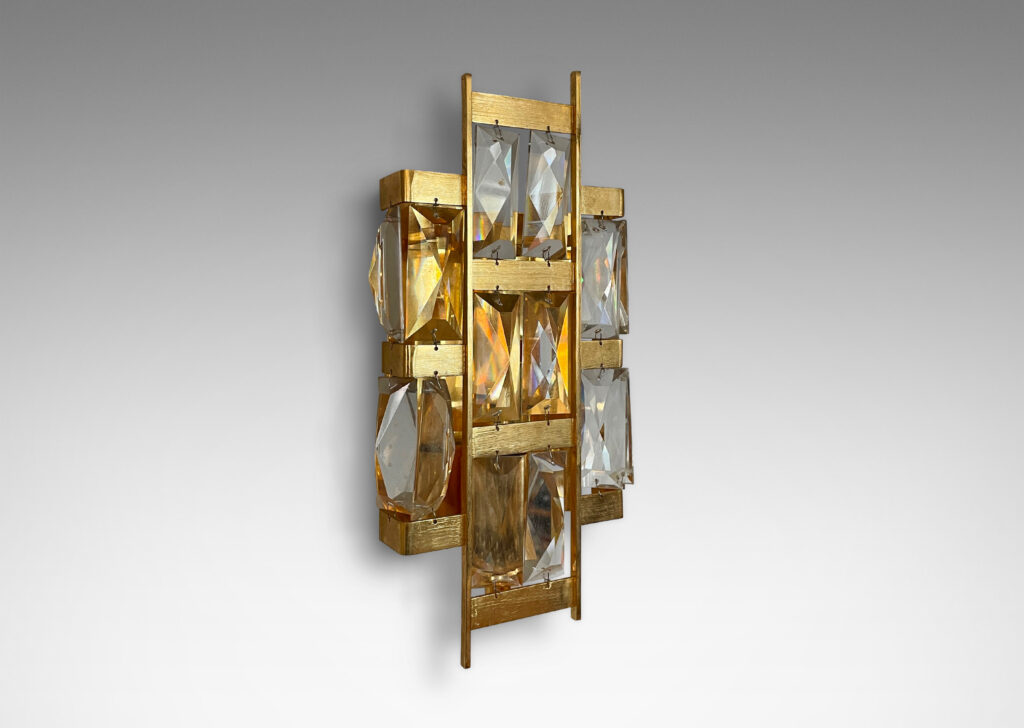 Gallery BAC rectilinear frame in brushed gilded metal with faceted tiedri cut crystals