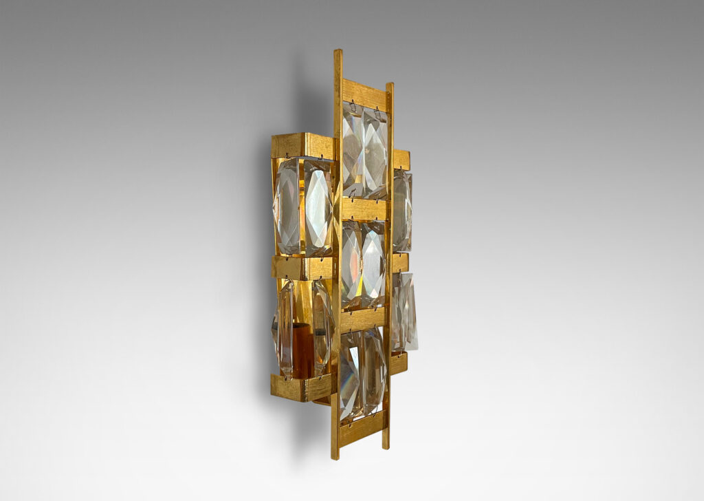 Gallery BAC rectilinear frame in brushed gilded metal with faceted tiedri cut crystals