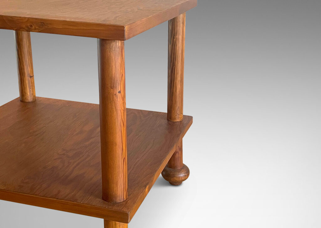 Gallery BAC square top and shelf with four dowel legs with bun cuff feet