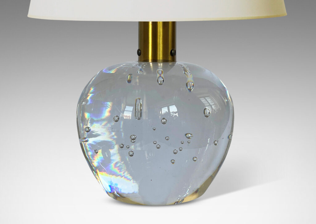 Gallery BAC spherical form in clear crystal with engaged bubbles and a brass stem