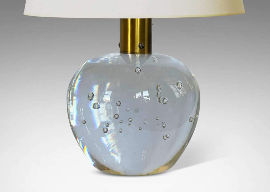 Gallery BAC spherical form in clear crystal with engaged bubbles and a brass stem