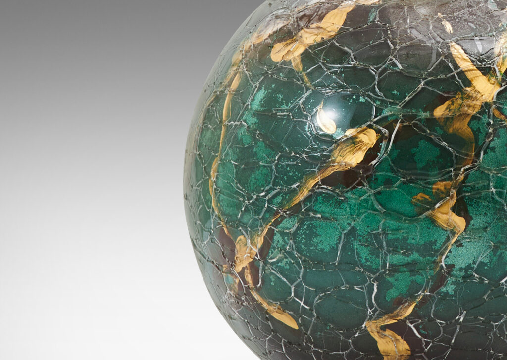 Gallery BAC globe form in craquel verre églomisé, back-painted in deep green and gold