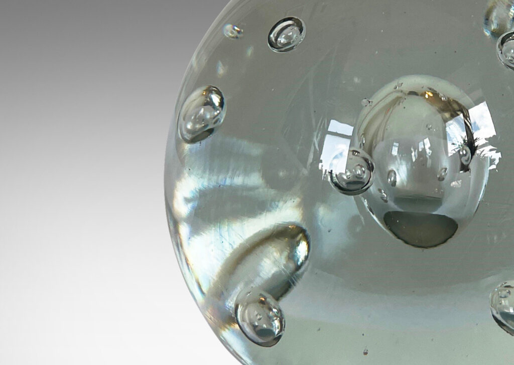 Gallery BAC spherical form in glass with engaged bubbles and a steel stem