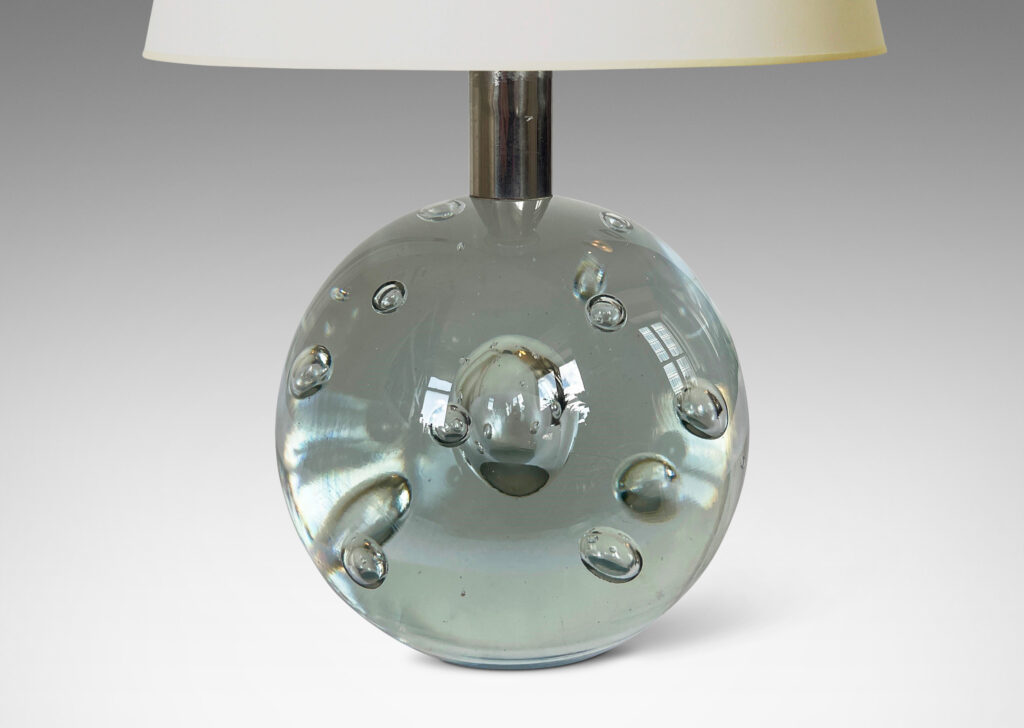 Gallery BAC spherical form in glass with engaged bubbles and a steel stem