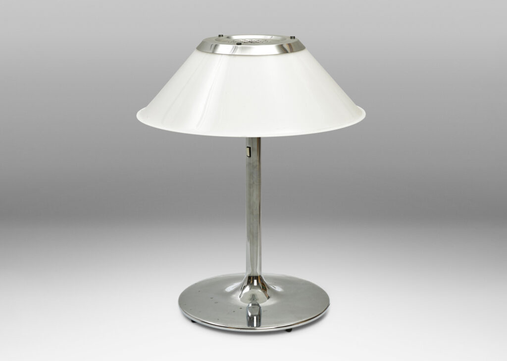 Gallery BAC muscular proportions, with organically modeled disk bases and stand, with wide Empire style shades in opalescent white