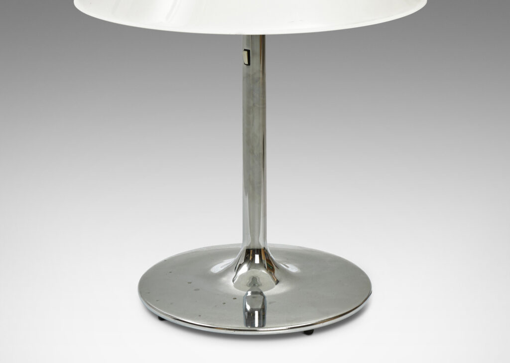 Gallery BAC muscular proportions, with organically modeled disk bases and stand, with wide Empire style shades in opalescent white