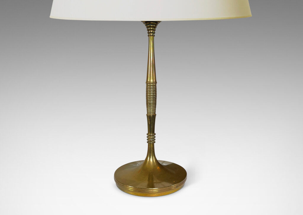 Gallery BAC swelling stand articulated with reeded and fluted bands springing from a disk base; cast brass